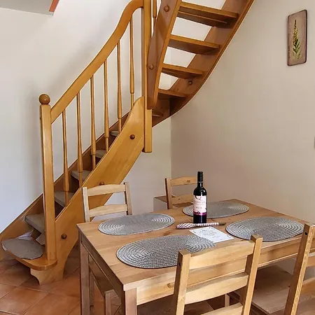 Peaceful Countryside With Terrace - One Bedroom With Terrace 托尔明